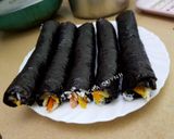 Hình bước làm 4 của món Cơm cuộn