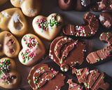 A picture of step 5 of Handmade Festive Chocolates 🎄🎁.