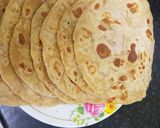 A picture of step 3 of Simple stone-ground wheat flour chapati.
