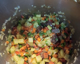 Foto del paso 3 de la receta: Lentejas con verduras 🥕🌶️ y chorizo🥓