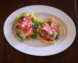 Foto del paso 2 de la receta: Tostadas de frijol