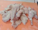 Foto langkah ke 1 dari resep Kulit Ayam Lada Hitam.