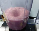 A picture of step 1 of Apple and pomegranate juice.