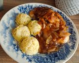 Foto del paso 9 de la receta: Receta Histórica - RMS Titanic: Sautéed Chicken Lyonnaise (1912) // Pechuga de pollo en salsa marrón