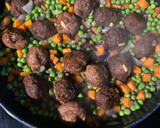 Foto del paso 8 de la receta: Albóndigas en salsa de vino tinto y patatas aromatizadas con albahaca 🌿