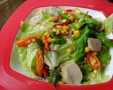 Foto langkah ke 1 dari resep Tumis Kol Jagung Bakso.