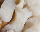 Foto del paso 1 de la receta: Bacalao desmigado con garbanzos y espinacas