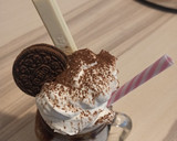A picture of step 3 of Oreo Milkshake 🤤.