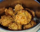 Foto langkah ke 2 dari resep Bola bola ayam sayuran.