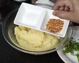 A picture of step 1 of Anday Wala burger.