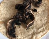 Foto del paso 3 de la receta: Enfrijoladas rellenas de champiñones
