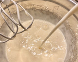Foto del paso 3 de la receta: Pastel con peras en almíbar y crema sin gluten