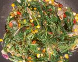 Foto langkah ke 4 dari resep Tumis Bayam Jagung Pedas.