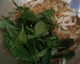 Foto langkah ke 3 dari resep Orak Arik Mie Kuah Daun Gingseng.