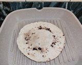 A picture of step 3 of Hung curd boiled chana roti sandwich.