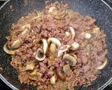 Foto del paso 4 de la receta: Pasta Tortiglioni con carne, champiñones y vermut rojo