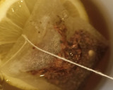 Foto del paso 2 de la receta: Té con miel 🍯 y limón