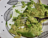 Foto del paso 2 de la receta: Tostas con aguacate, queso y mermelada de naranja