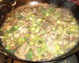 Foto del paso 4 de la receta: ÑOQUIS A LA CREMA DE HONGOS Y PUERRO CON VINO BLANCO