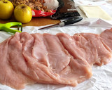 Foto del paso 1 de la receta: Redondo de pavo con manzana, ciruelas y nueces