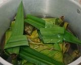 Foto langkah ke 5 dari resep 167. Lupis Ketan Hitam Bungkus Daun Pisang.