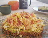 Foto del paso 3 de la receta: Tosta de aguacate y huevos revueltos con jamón cocido