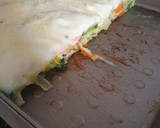Foto del paso 2 de la receta: Tortilla de vegetales con salsa blanca🧅🌽🌿🥕🥔 🍽 🍳