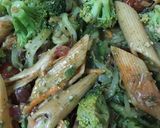 A picture of step 4 of Penny pasta with zoodlles in spinach pesto #themechallenge.