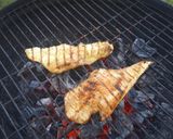 Une image de l'étape 3 de Escalope de dinde marinée au barbecue.