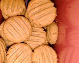 Foto langkah ke 4 dari resep Keto Peanut Butter Cookies.