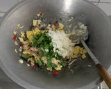 Foto langkah ke 2 dari resep Nasi Goreng Bumbu Iris Ala Mba Asih.