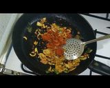 A picture of step 5 of Meen pollichathu/ Fish fried in banana leaf wrap.