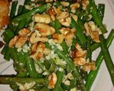 A picture of step 5 of Green Beans with Blue Cheese and Walnuts.