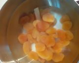 A picture of step 1 of Apricot chutney.