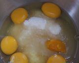 Foto langkah ke 2 dari resep Kue Bolu Kukus Anti Gagal.