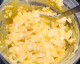 A picture of step 4 of Egg sandwich.