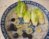 Foto del paso 3 de la receta: Galeras a la plancha y ensalada de cogollos