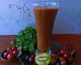 A picture of step 3 of કીવી દ્રાક્ષ નું જ્યુસ.(Kiwi Grapes Juice Recipe in Gujarati).