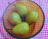 Foto del paso 6 de la receta: Peras confitadas en salsa de frutos rojos y agua de azahar