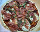 Foto del paso 6 de la receta Pizza “Serranita” con jamón serrano, mozzarella y tomate seco