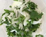 Foto del paso 1 de la receta: Tortilla espinaca y cebolla