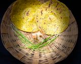 લીલા લસણ વાળો રોટલો (Green Garlic Rotlo Recipe In Gujarati) રેસીપી સ્ટેપ4ફોટો