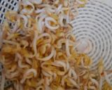 Foto langkah ke 1 dari resep Mie Celor Instan.