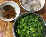 รูปขั้นตอนการทำที่ 1 ของ กุ้งผัดสะตอพริกแกงใต้