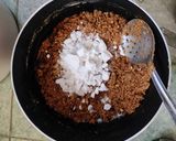 A picture of step 5 of Gond besan makana ladu.