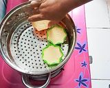 Foto langkah ke 8 dari resep Putu Ayu Jagung Manis.
