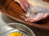 Sprængt kyllingebryst stegt med sumak, citron og hvidløg