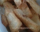Foto langkah ke 2 dari resep Singkong Goreng Renyah + Bumbu Cocol Simpel.