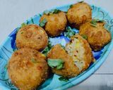 A picture of step 4 of Cheese Corn Balls.