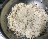 A picture of step 1 of Kanda poha.